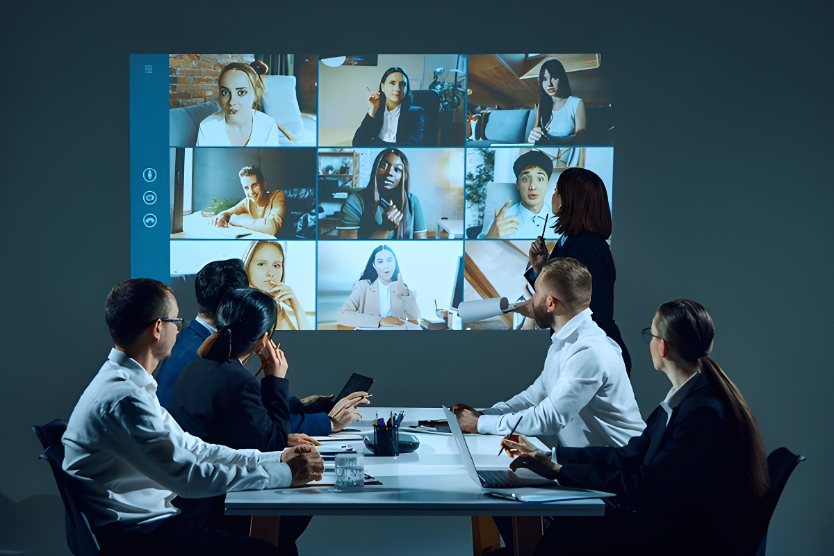 Train smarter with live demos and screen sharing. | Source: Shutterstock